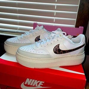 Nike court vision alta women